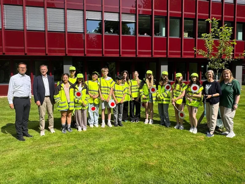 Urkundenbergabe Schlerlotsen 05 26 LMG Foto Gossens 2